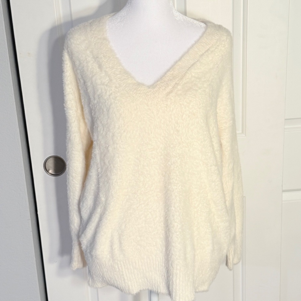 Soft Fuzzy Oversized Anthropologie V-Neck Sweater in XSP